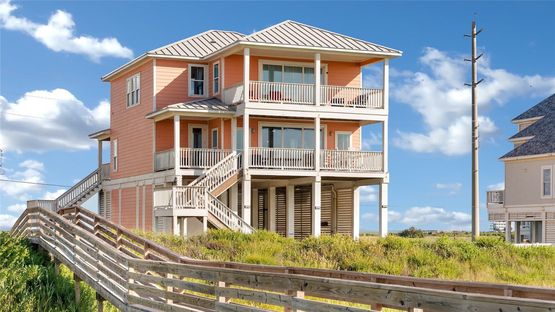 Beach houses and coastal neighborhoods in Galveston, Texas